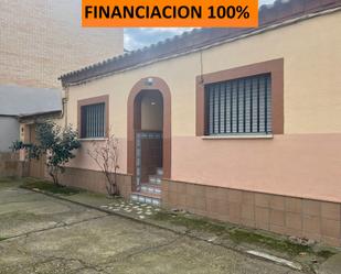 Exterior view of House or chalet for sale in  Zaragoza Capital  with Terrace and Storage room