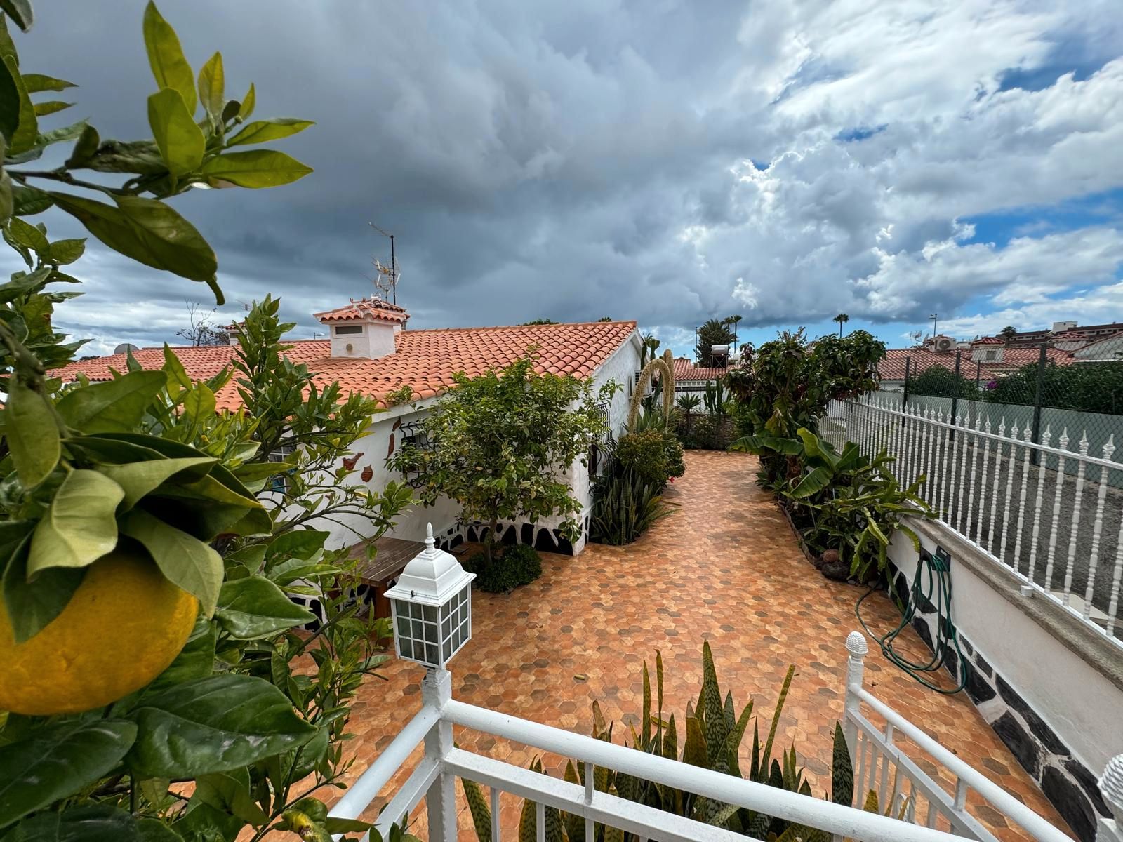 Vista exterior de Casa o xalet en venda en San Bartolomé de Tirajana amb Jardí privat, Terrassa i Moblat