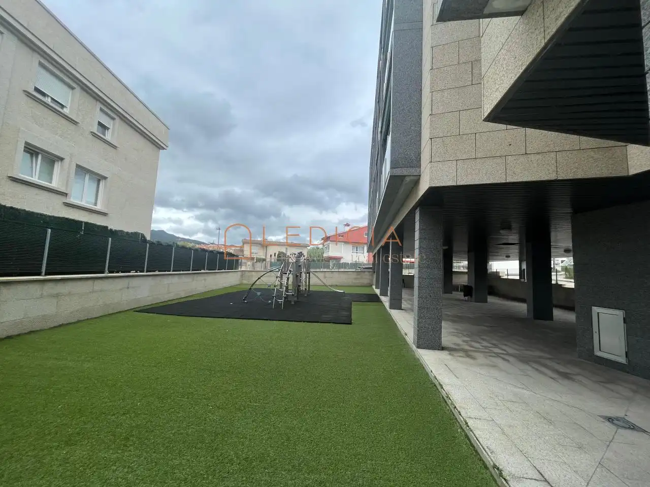 Terrassa de Pis de lloguer en Nigrán amb Calefacció, Parquet i Terrassa