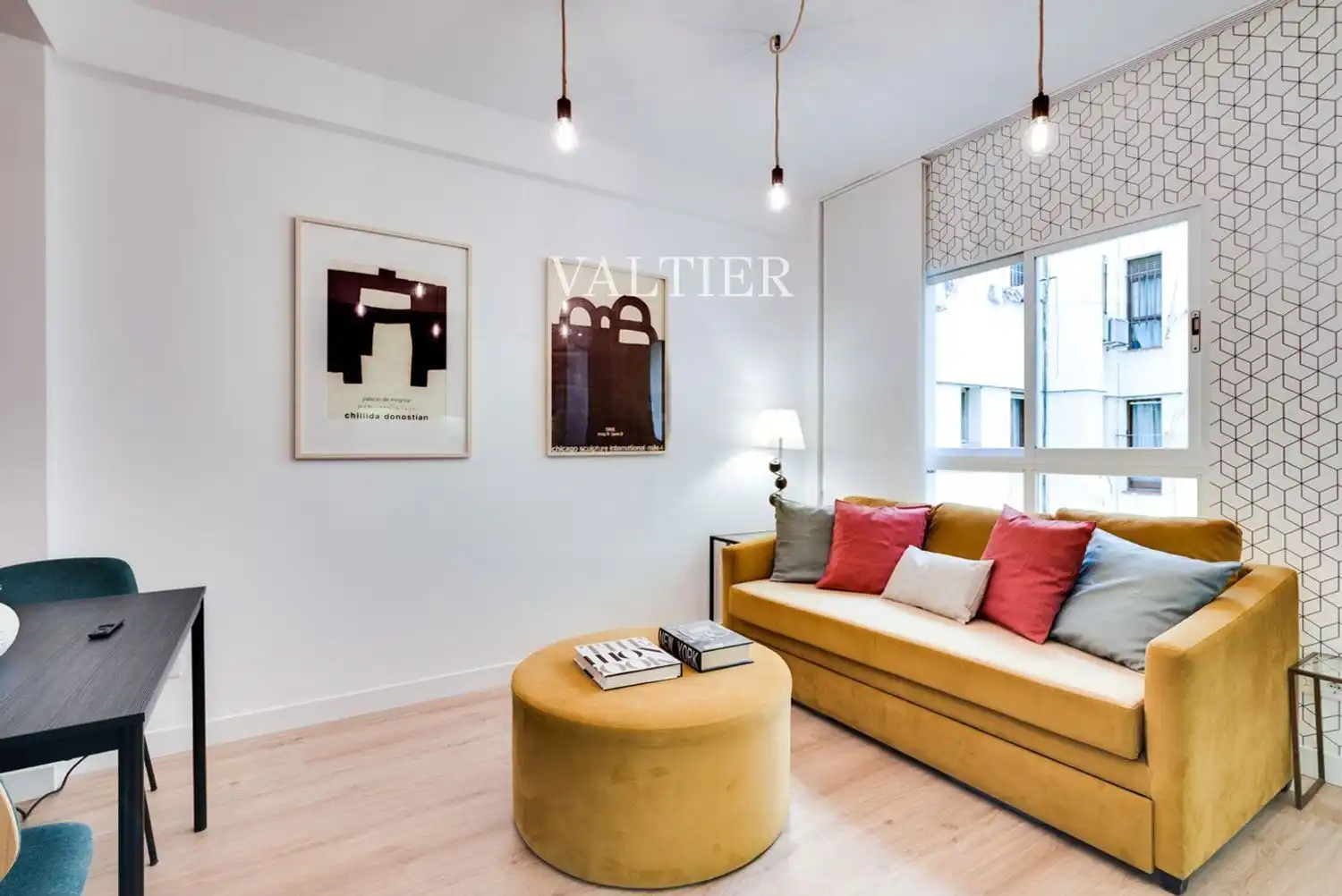 Living room of Flat for rent in Madrid  with Air Conditioner, Heating and Furnished