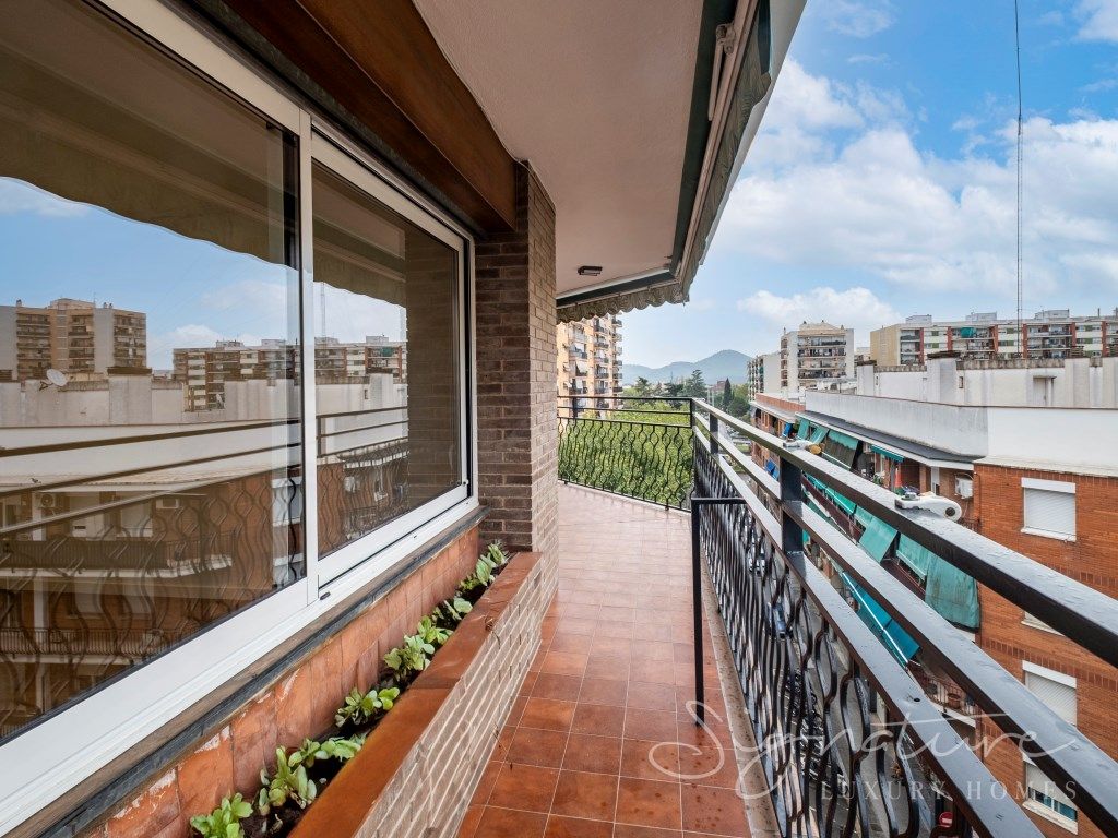 Vista exterior de Apartament en venda en Rubí