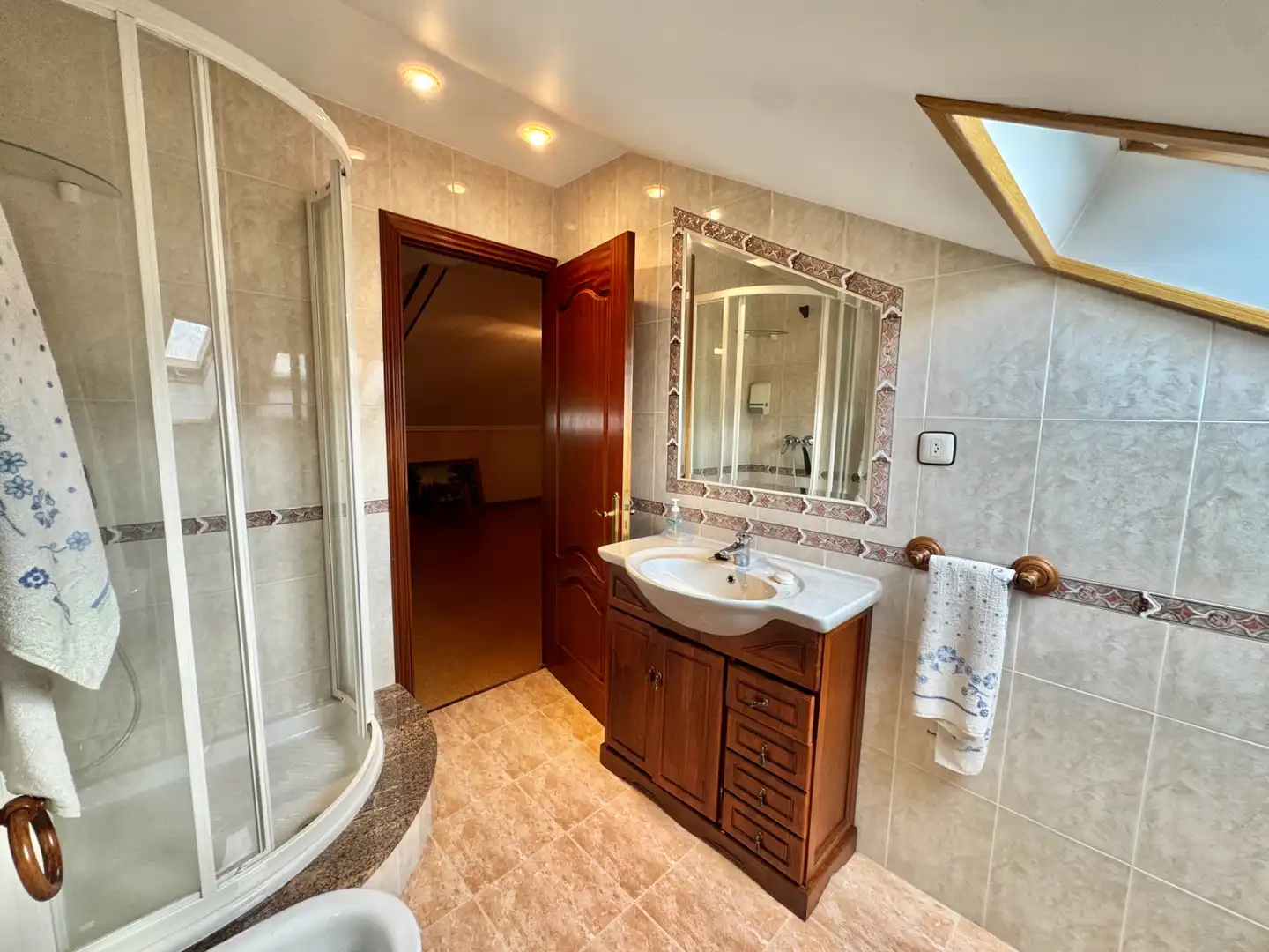 Bathroom of Houses for sale in Arteixo  with Heating, Private garden and Parquet flooring
