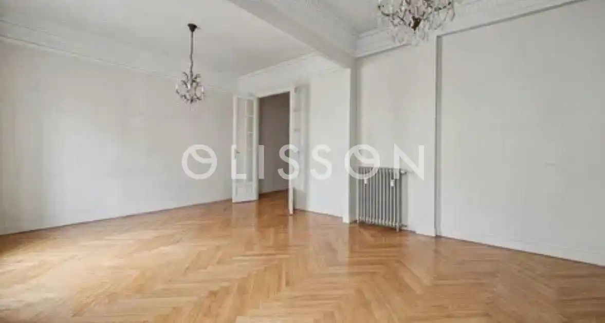 Habitación de Piso en venta en Madrid con Calefacción y Trastero