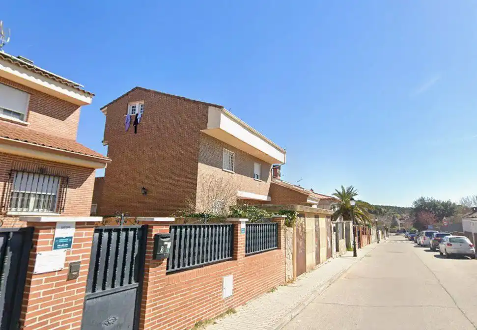 Vista exterior de Casa o chalet en venta en Camarma de Esteruelas con Terraza