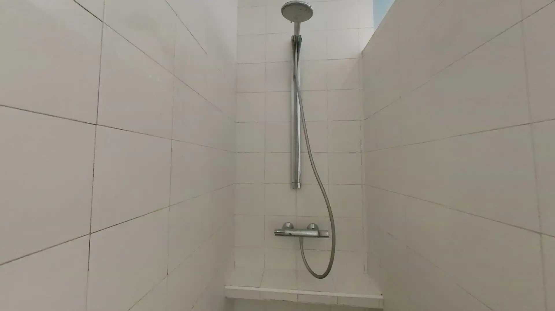 Bathroom of Attic for rent in Esplugues de Llobregat  with Air Conditioner, Heating and Terrace