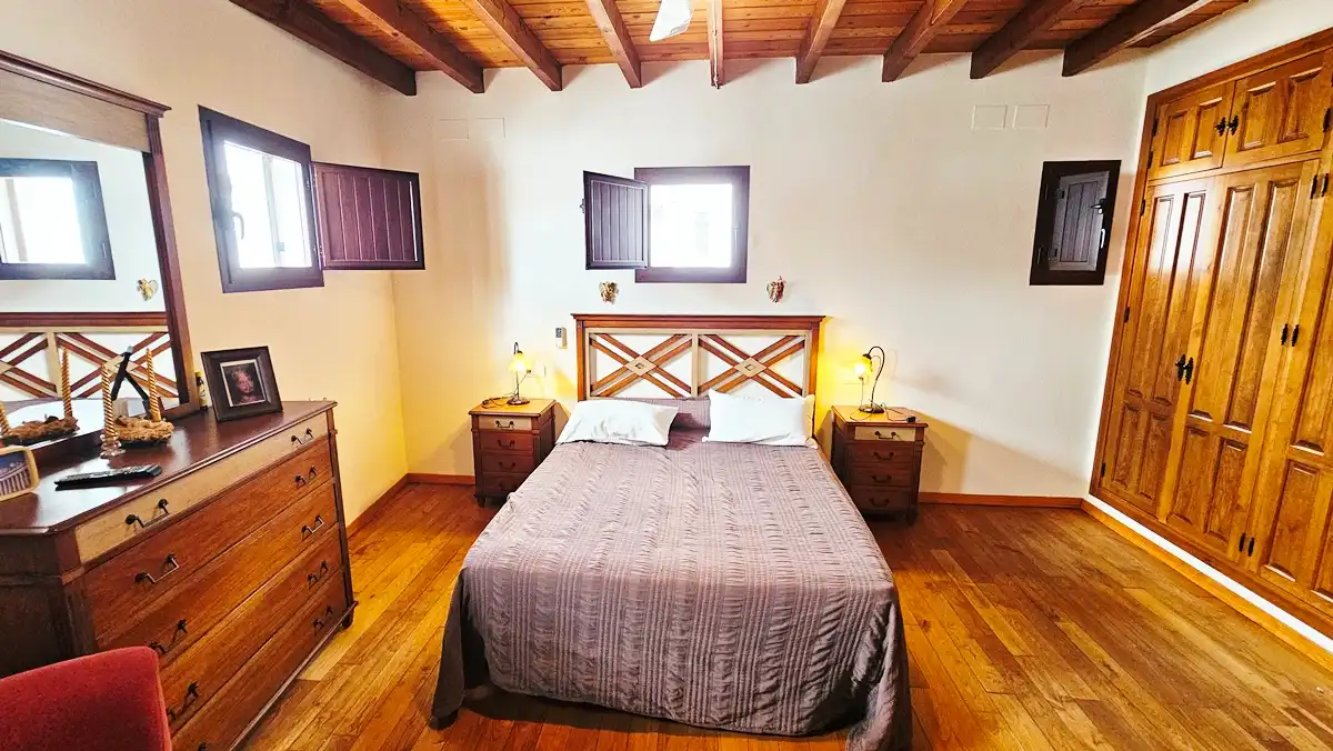 Dormitori de Casa o xalet en venda en Linares de la Sierra amb Traster