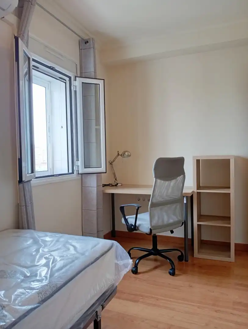Schlafzimmer von Wohnung zur Miete in Sevilla mit Klimaanlage, Terrasse und Möbliert