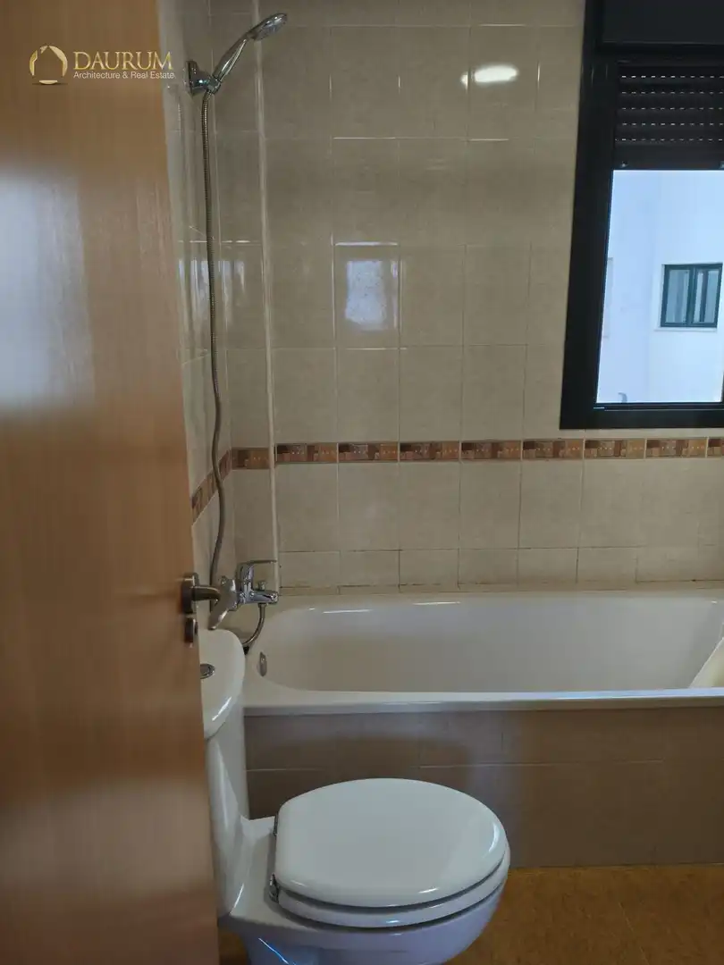 Baño de Piso en venta en Camas con Aire acondicionado, Terraza y Trastero