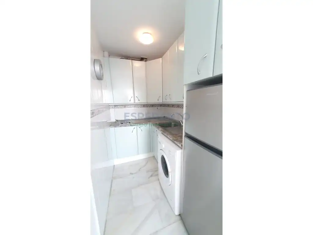 Cuina de Apartament de lloguer en Benalmádena amb Moblat