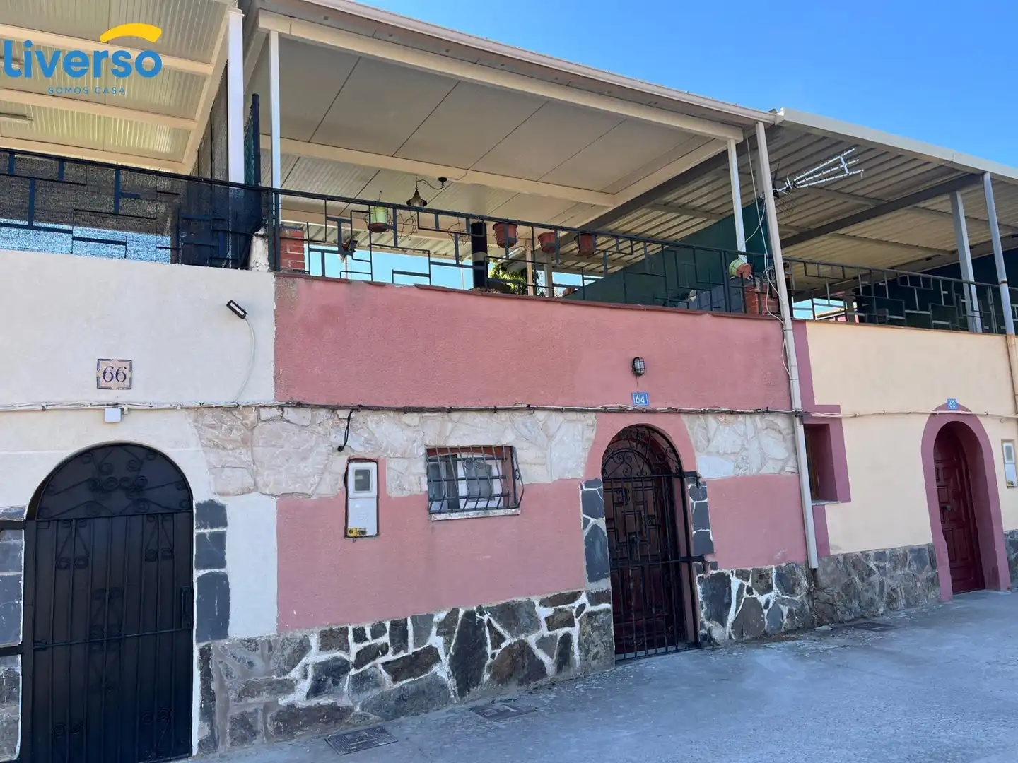 Vista exterior de Casa adosada en venta en Villanueva de Argaño con Calefacción, Jardín privado y Terraza