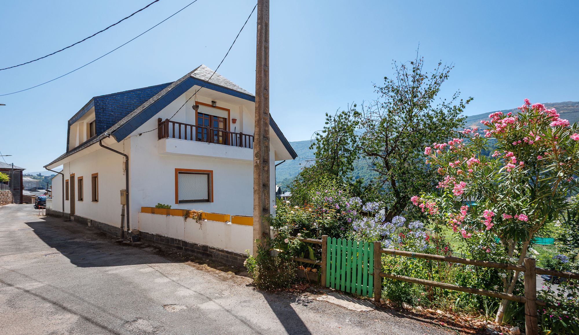 Exterior view of Country house for sale in Vilamartín de Valdeorras  with Furnished