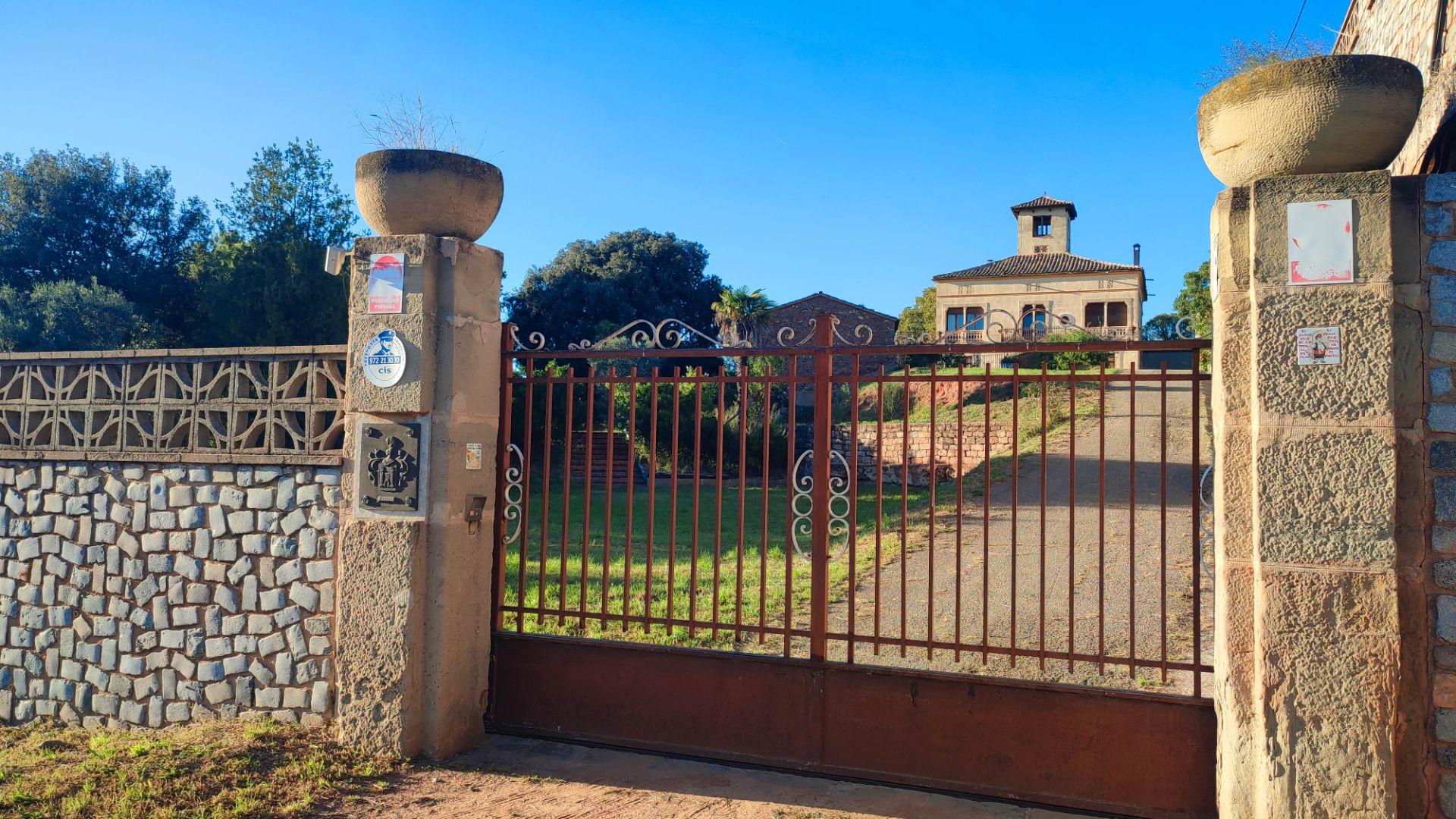 Vista exterior de Finca rústica en venda en Manresa amb Calefacció, Jardí privat i Terrassa