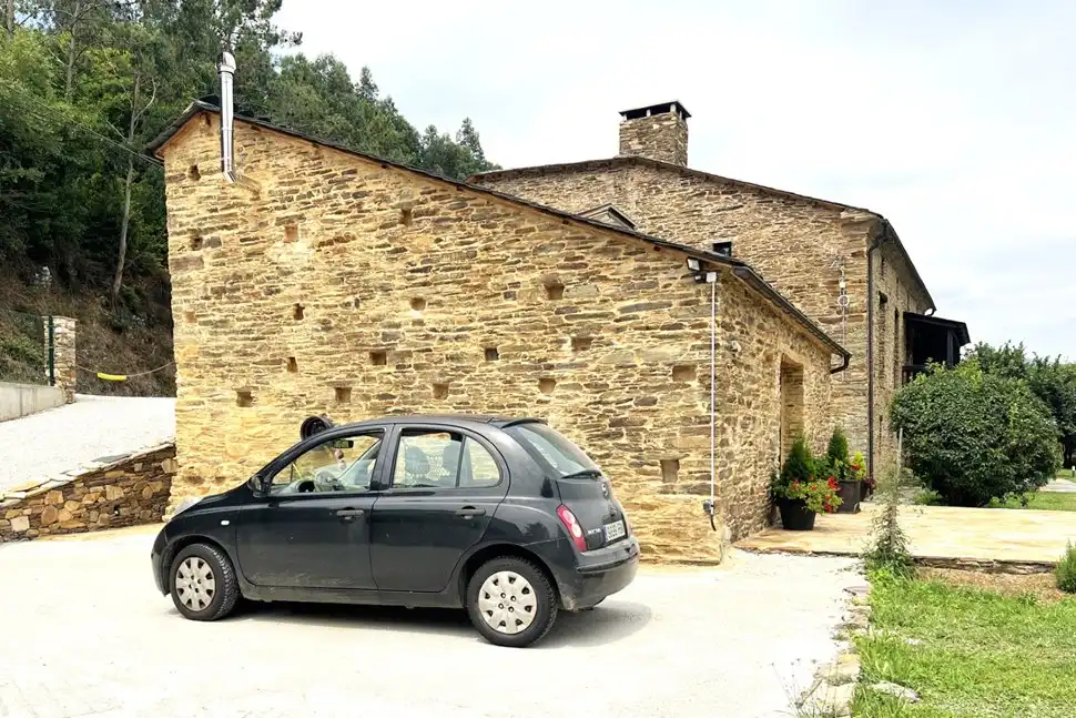 Vista exterior de Edificio en venta en San Tirso de Abres