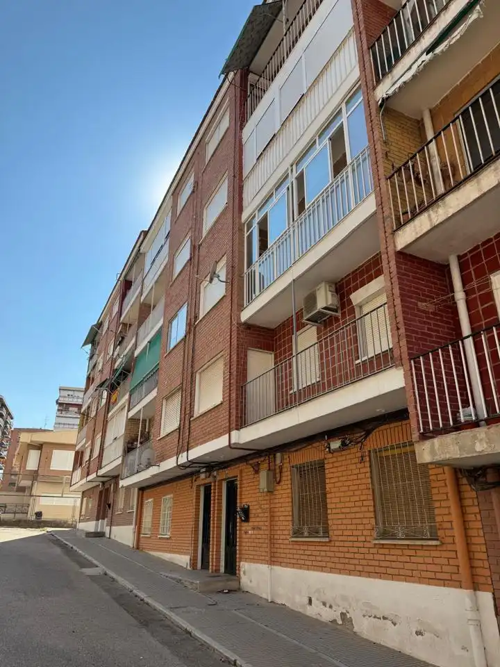 Piso en venta en Calle de la Virgen de la Soledad, Plan Sur - Amistad