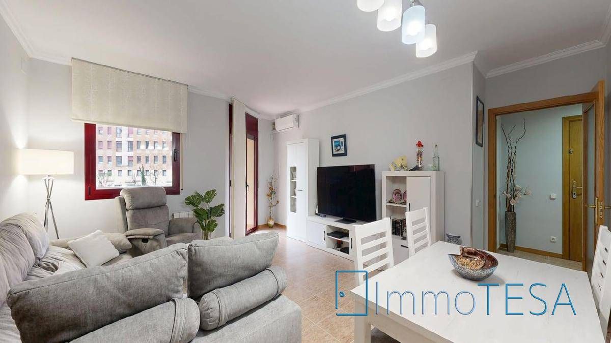 Living room of Flat for sale in Sabadell  with Air Conditioner, Heating and Storage room
