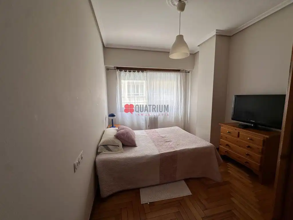 Habitación de Piso en venta en Ourense Capital  con Calefacción, Trastero y Balcón