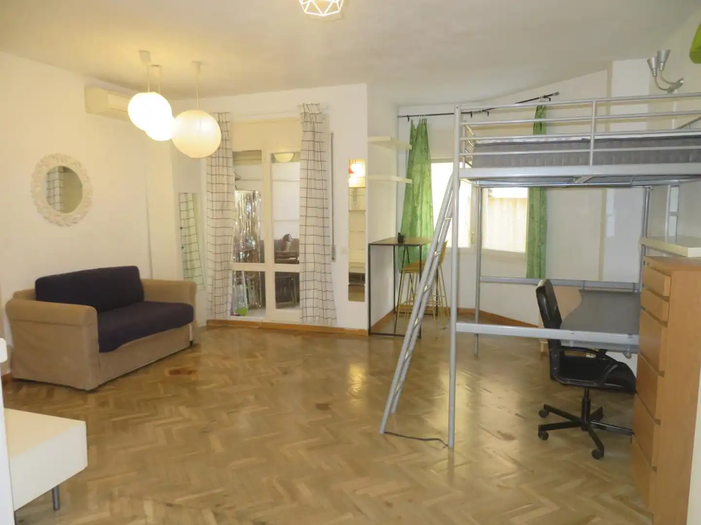 Habitación de Loft de alquiler en Barcelona con Parquet y Balcón