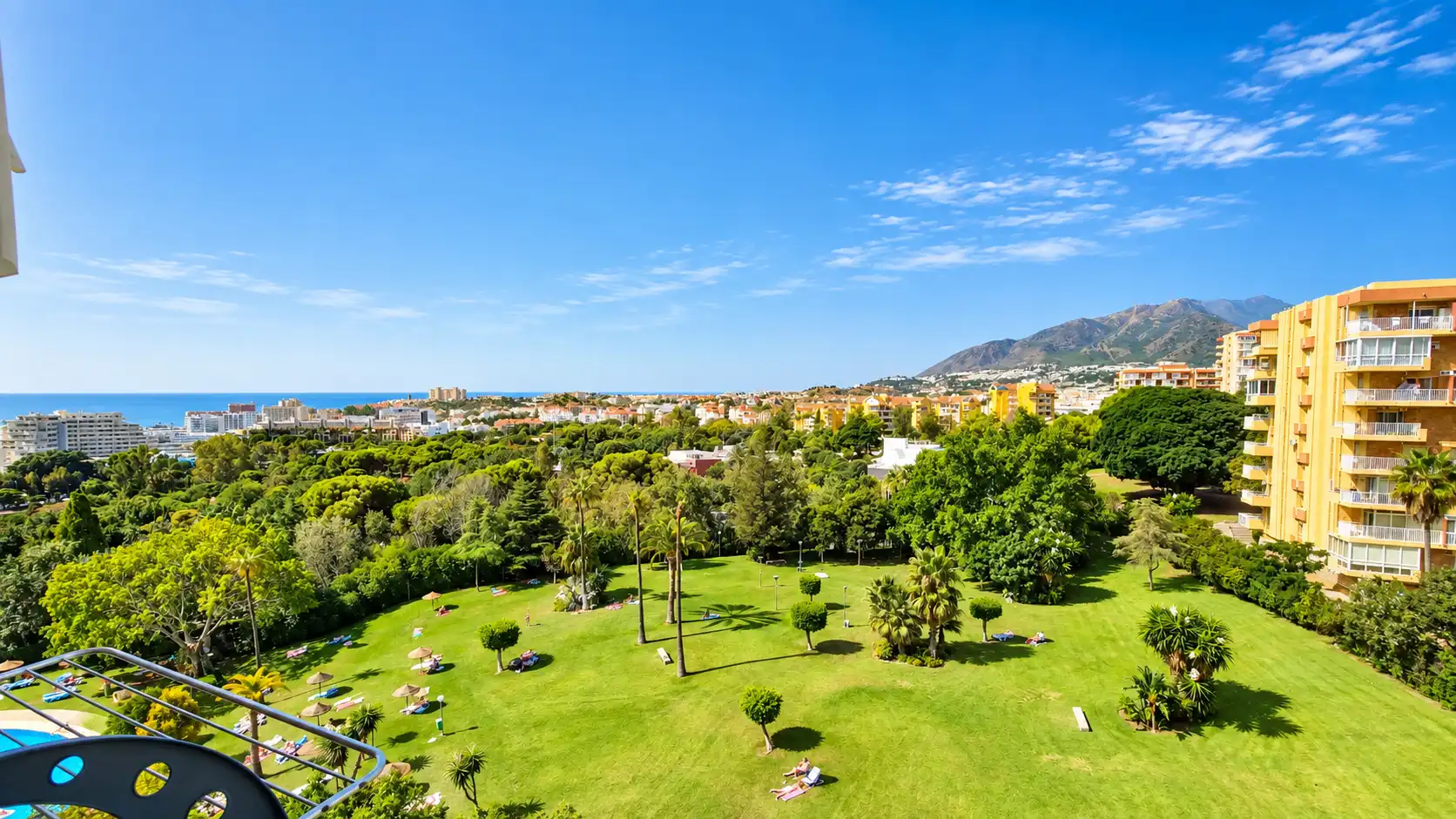 Garden of Study for sale in Benalmádena  with Air Conditioner, Terrace and Furnished