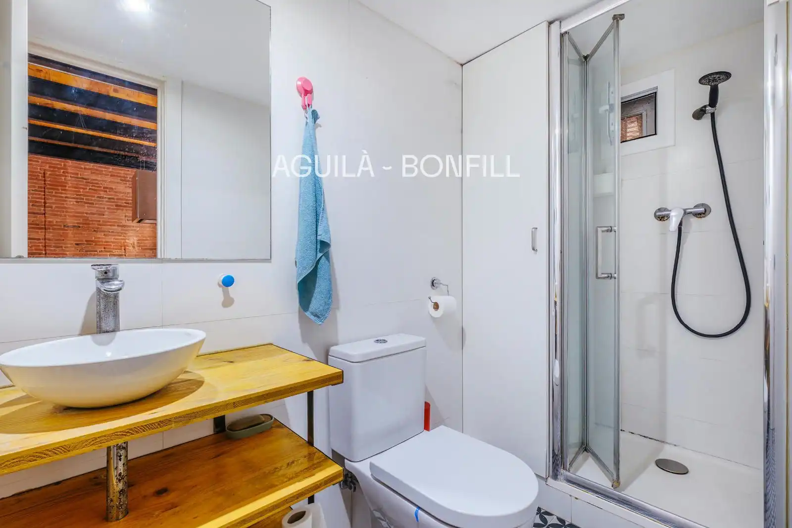 Bathroom of Flat for sale in Barcelona  with Terrace, Balcony and Alarm