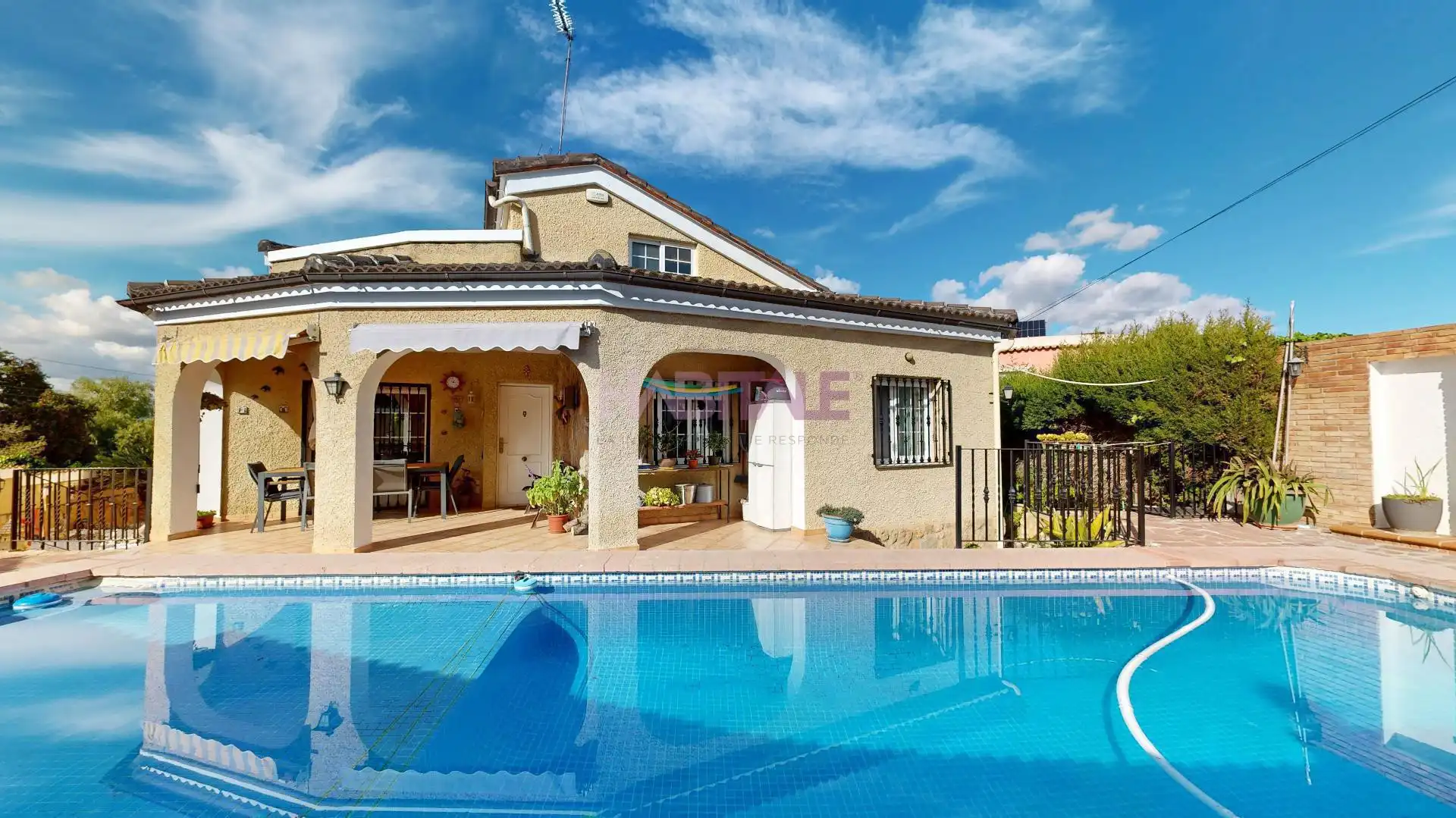 Casa amb piscina en venda a Montserrat, imagen 4