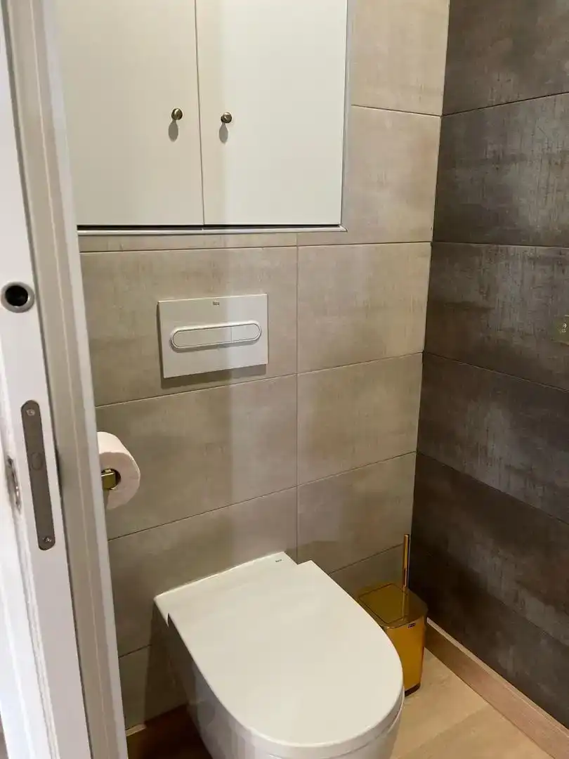 Bany de Casa o xalet en venda en Roales amb Aire condicionat, Parquet i Moblat
