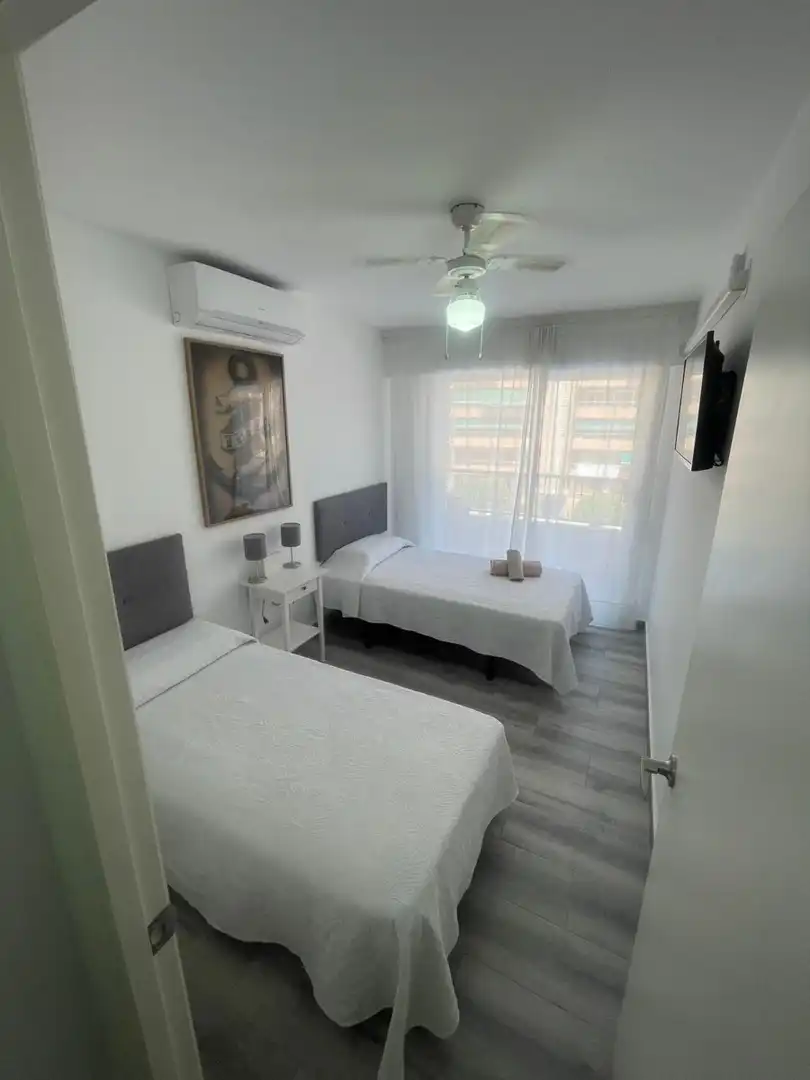 Dormitori de Apartament de lloguer en Torrevieja amb Calefacció, Terrassa i Piscina
