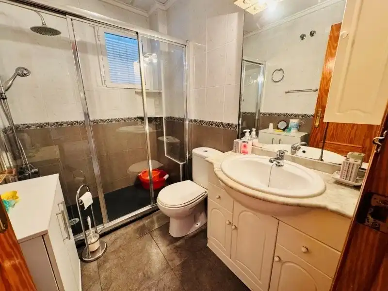 Bathroom of Apartments for sale in Torrevieja  with Private garden, Terrace and Community pool