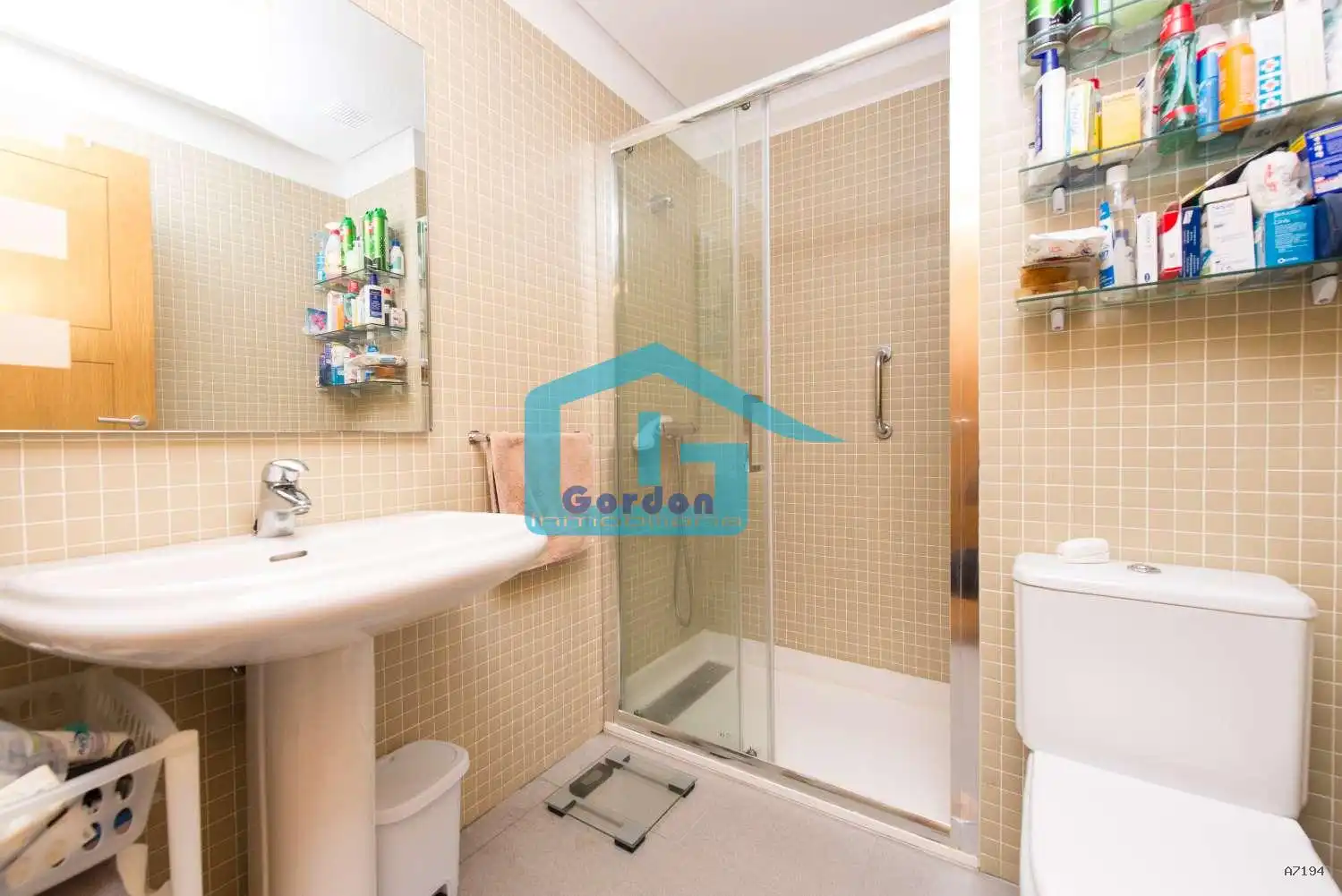 Baño de Piso en venta en O Grove   con Calefacción, Terraza y Piscina