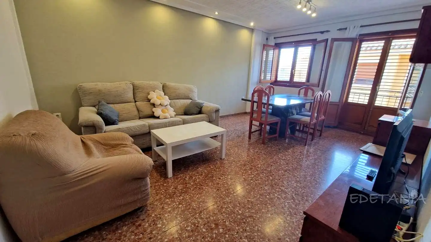 Sala de estar de Piso en venta en Alfara del Patriarca con Aire acondicionado, Trastero y Amueblado