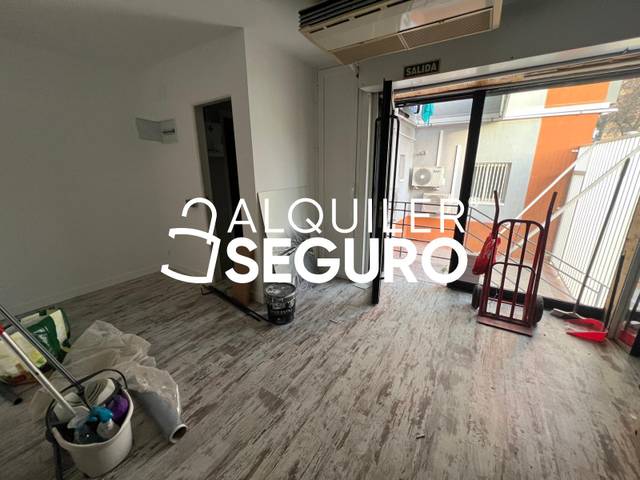 Local comercial en Alquiler en Paseo Santiago de Compostela en El Naranjo