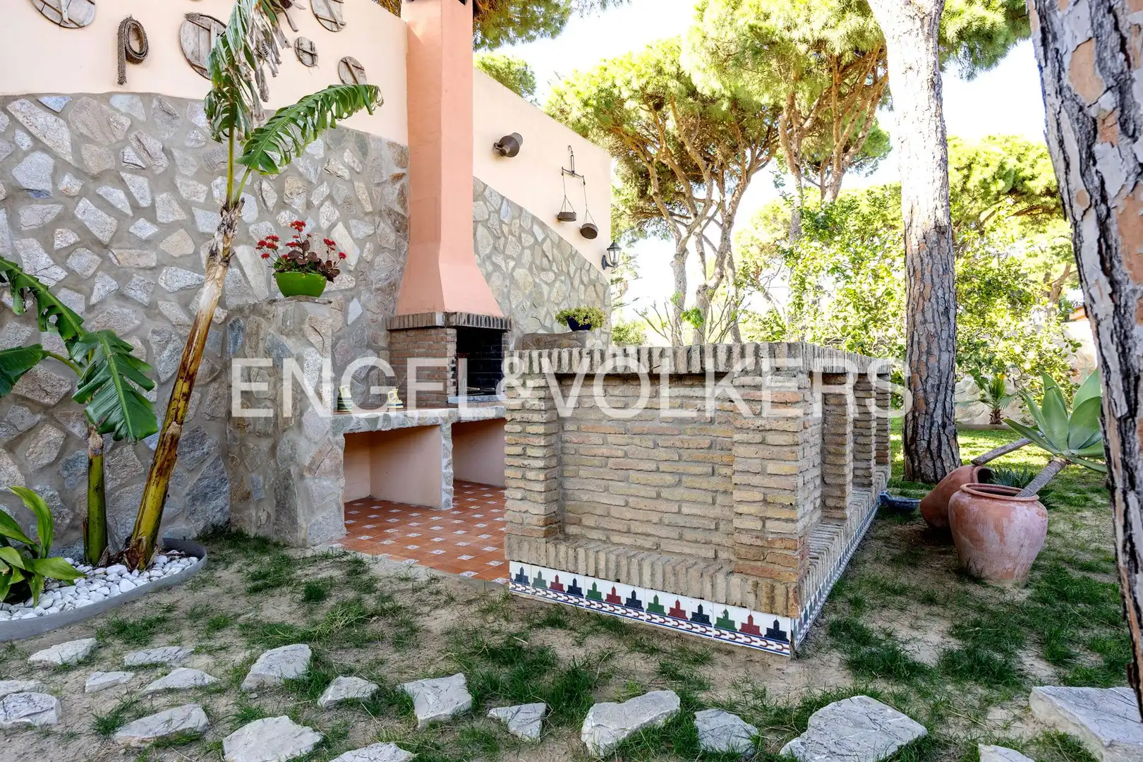 Terrassa de Casa o xalet en venda en Chiclana de la Frontera amb Calefacció, Jardí privat i Terrassa