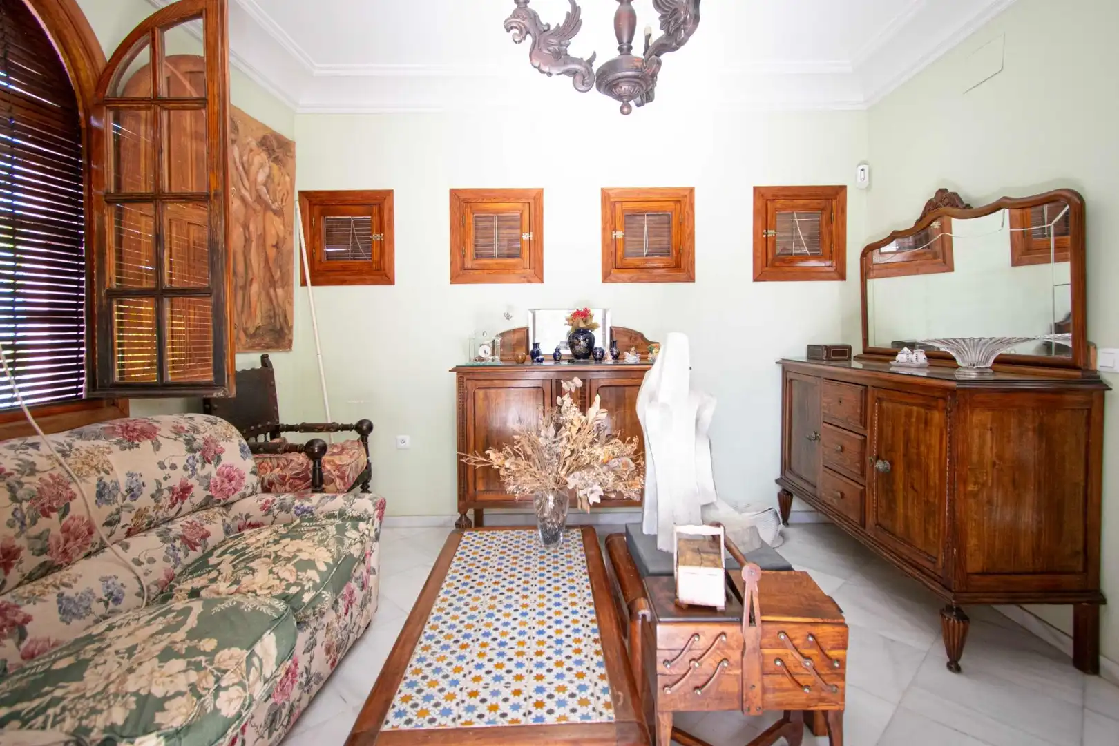 Wohnzimmer von Country house zum Verkauf in Mairena del Aljarafe mit Terrasse, Schwimmbad und Balkon
