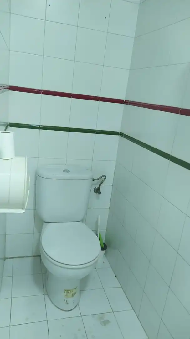 Badezimmer von Geschaftsraum zur Miete in Málaga mit Klimaanlage