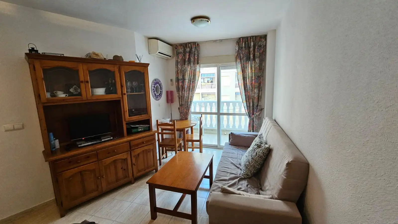 Sala de estar de Casa o chalet en venta en Torrevieja con Aire acondicionado, Calefacción y Terraza