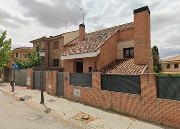 Vista exterior de Casa o xalet en venda en Villaviciosa de Odón amb Aire condicionat