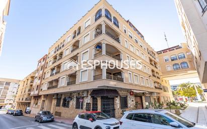 Vista exterior de Apartament en venda en Guardamar del Segura amb Aire condicionat, Terrassa i Balcó