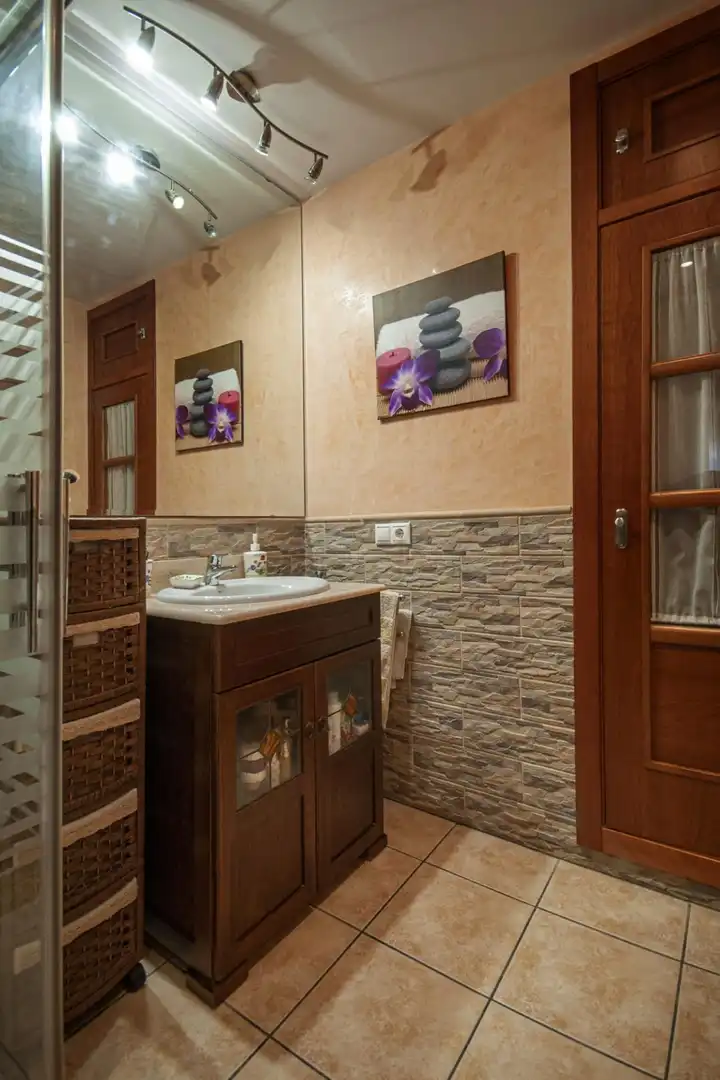 Baño de Finca rústica en venta en Almodóvar del Río con Aire acondicionado, Jardín privado y Piscina