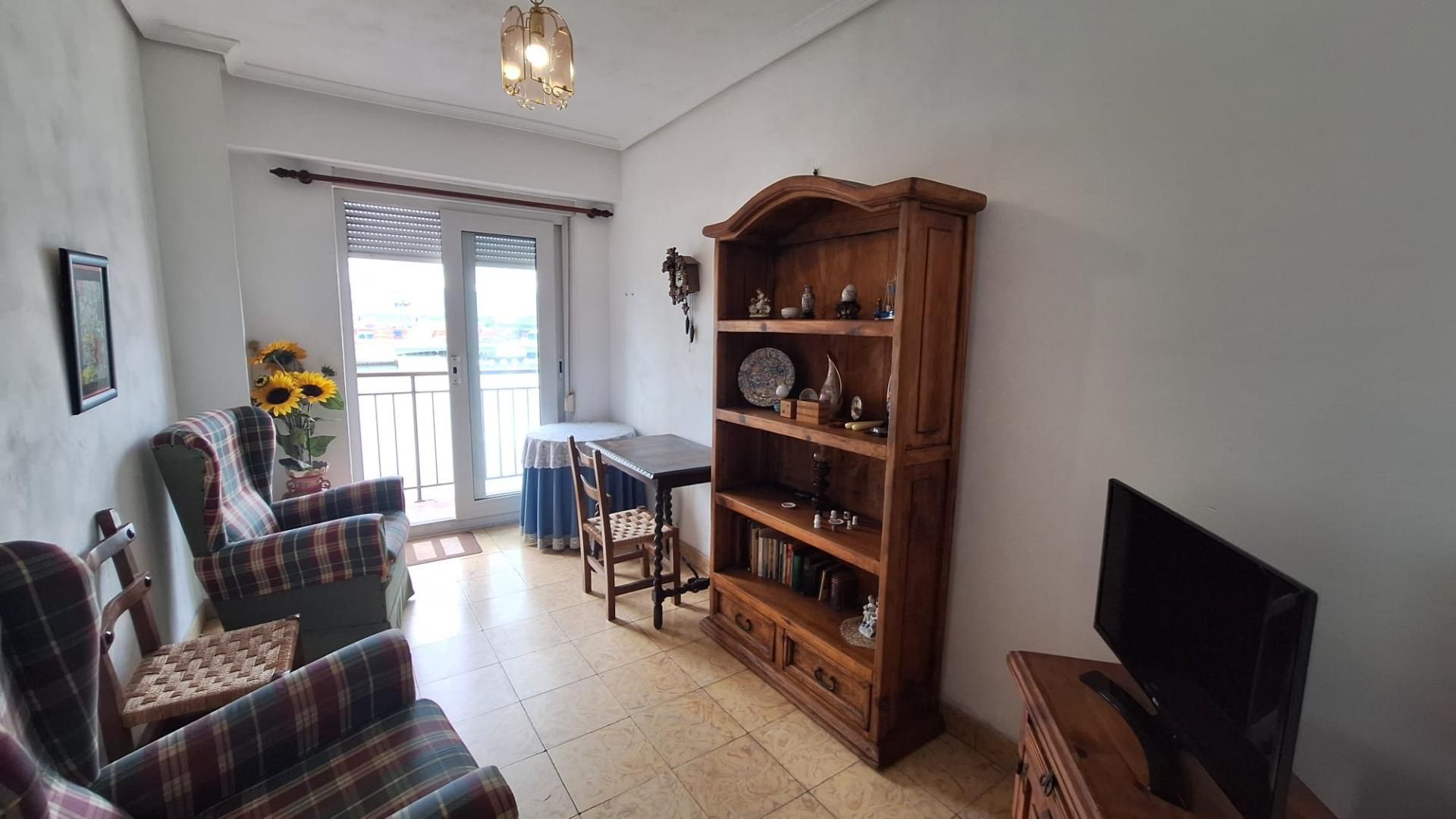 Sala d'estar de Pis en venda en Santander amb Balcó