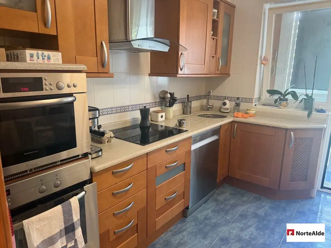 Küche von Wohnung zum Verkauf in Barakaldo  mit Heizung, Privatgarten und Abstellraum