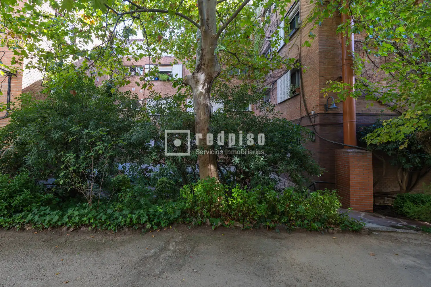 Außenansicht von Wohnung zum Verkauf in Madrid mit Heizung, Privatgarten und Abstellraum