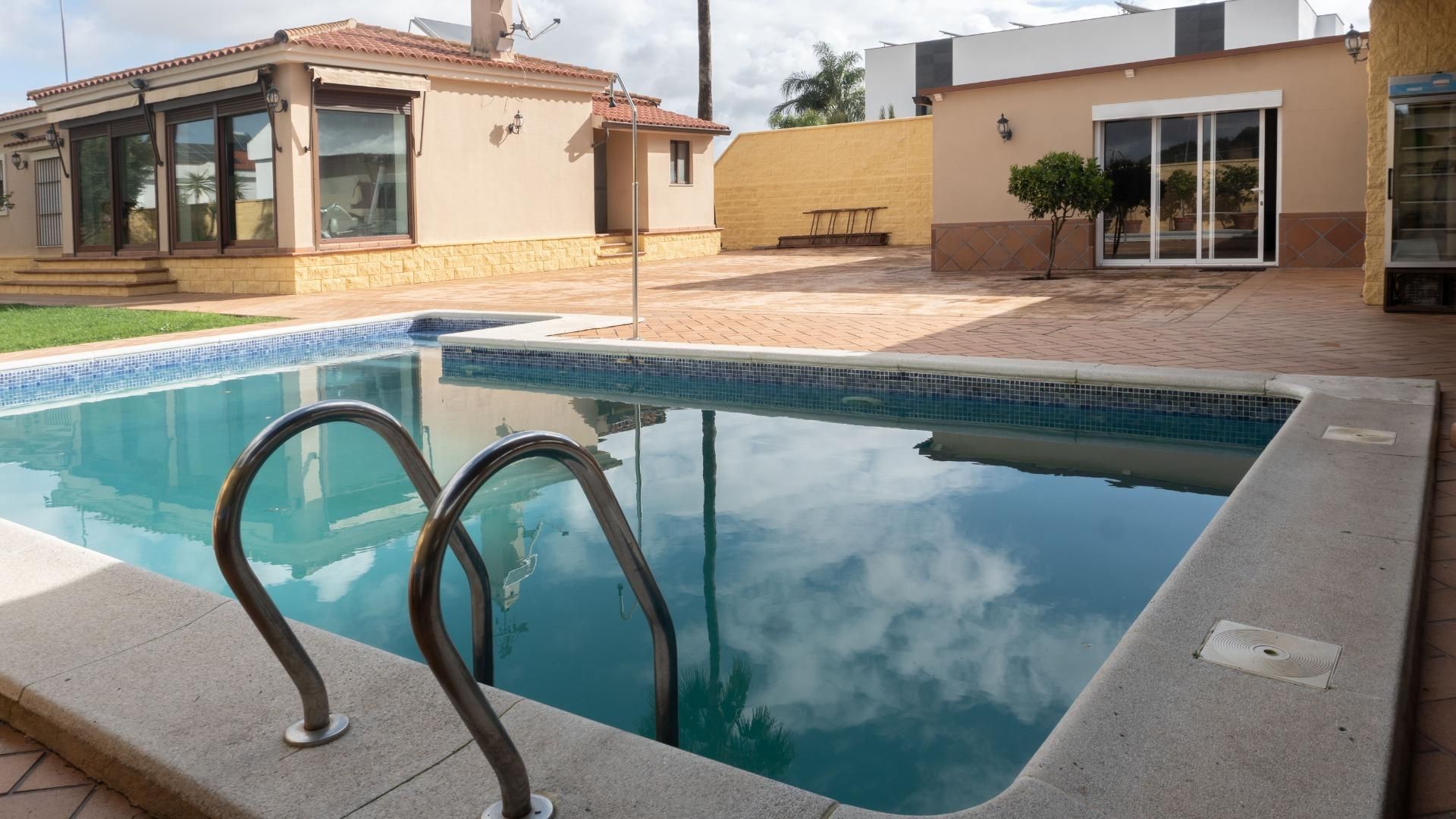 Swimming pool of House or chalet for sale in Jerez de la Frontera  with Air Conditioner, Private garden and Storage room