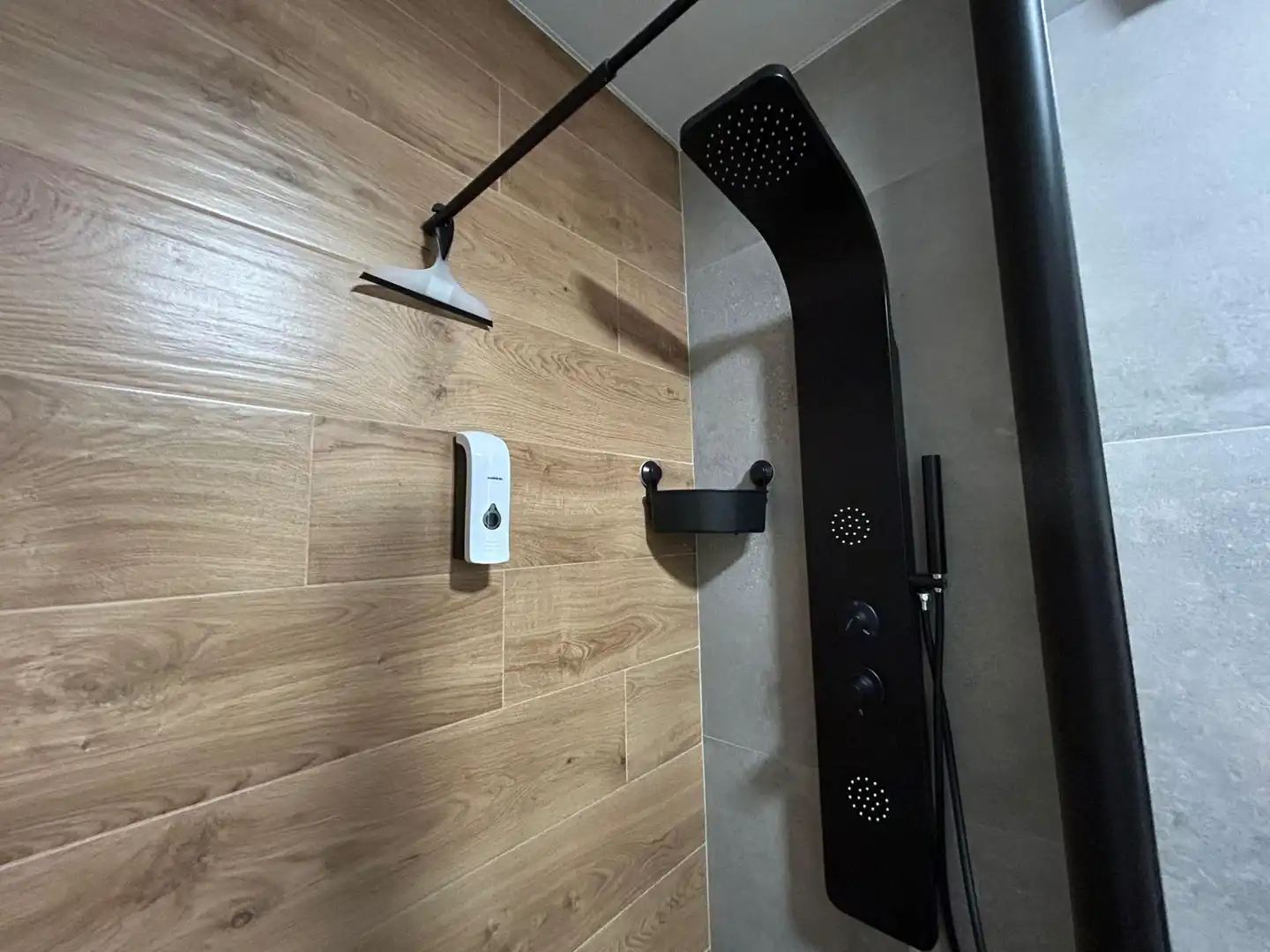 Baño de Apartamento en venta en Torrevieja con Aire acondicionado, Amueblado y Balcón