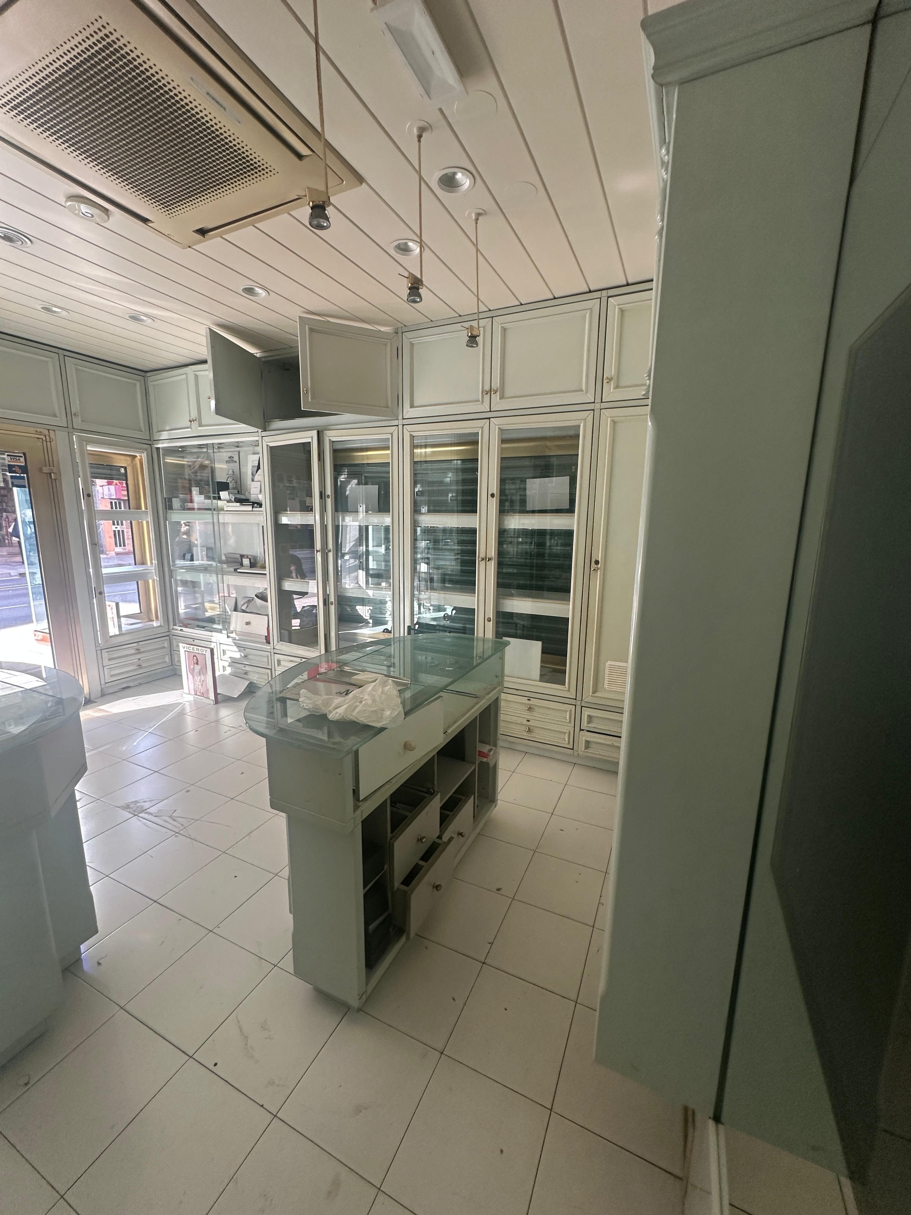 Local de alquiler en Avinguda de la Constitució, 148, Centre