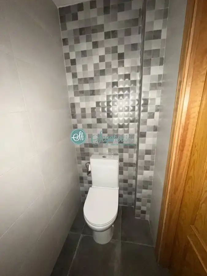 Baño de Piso en venta en San Cristóbal de Segovia con Calefacción, Terraza y Trastero