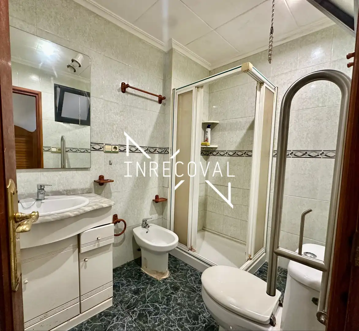 Casa aparellada amb terrassa en venda a Carrer de Cantarrana, imagen 7