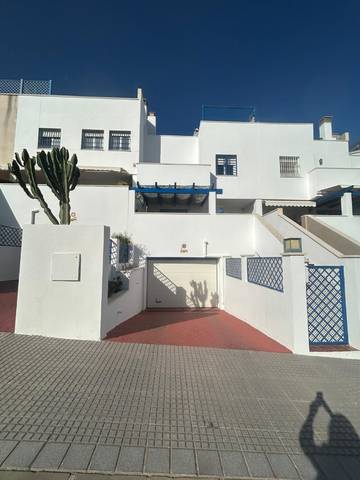Casa adosada en Venta en Calle Isaias Carrasco Miguel en El Pinar- Palacio de Congresos