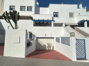 Adosado con piscina en venta en Calle Isaias Carrasco Miguel