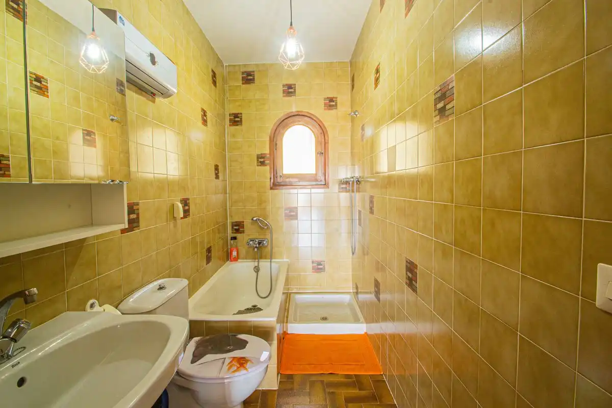 Bathroom of Houses for sale in Calpe / Calp  with Air Conditioner, Heating and Private garden