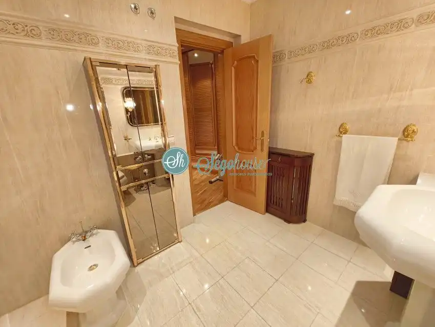 Badezimmer von Wohnung zur Miete in Segovia mit Heizung, Parkett und Möbliert
