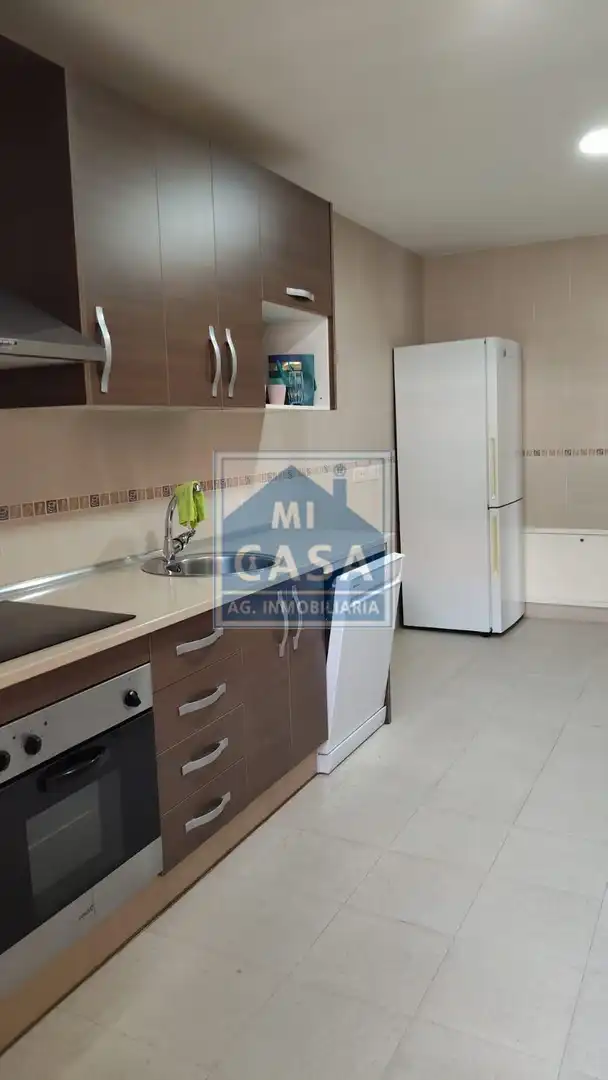 Cuina de Pis de lloguer en Mérida amb Calefacció, Terrassa i Traster
